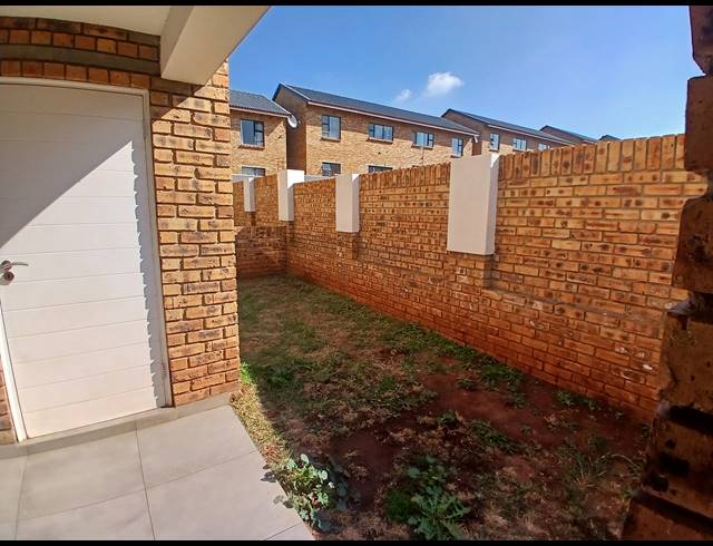 2 BEDROOM TOWNHOUSE FOR SALE IN ALBEMARLE